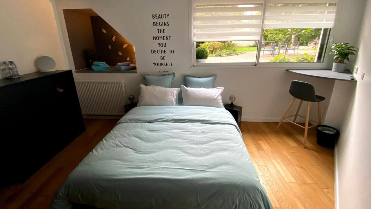 Au 10 Bed&Breakfast Luisant Zimmer foto