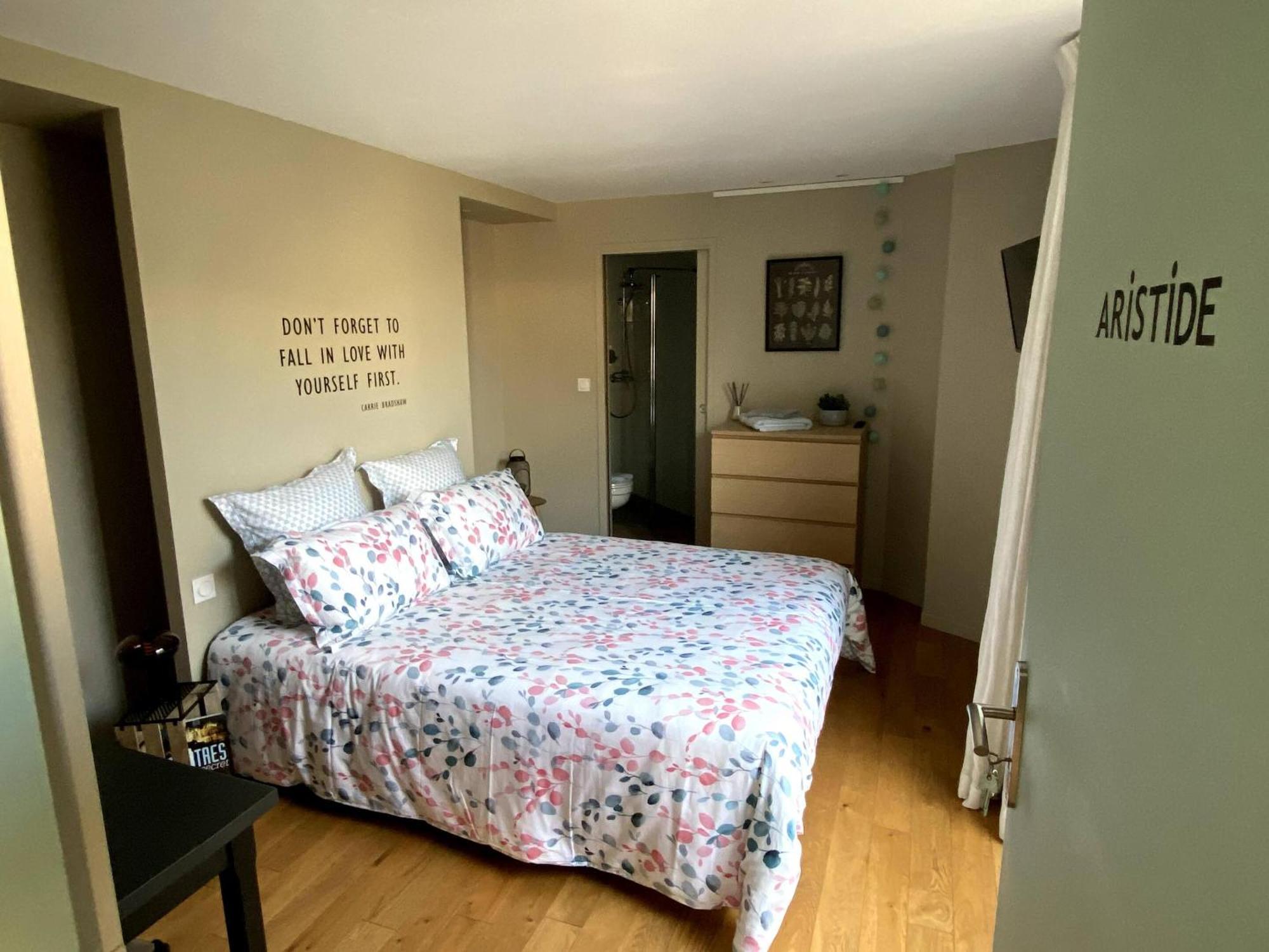 Au 10 Bed&Breakfast Luisant Zimmer foto