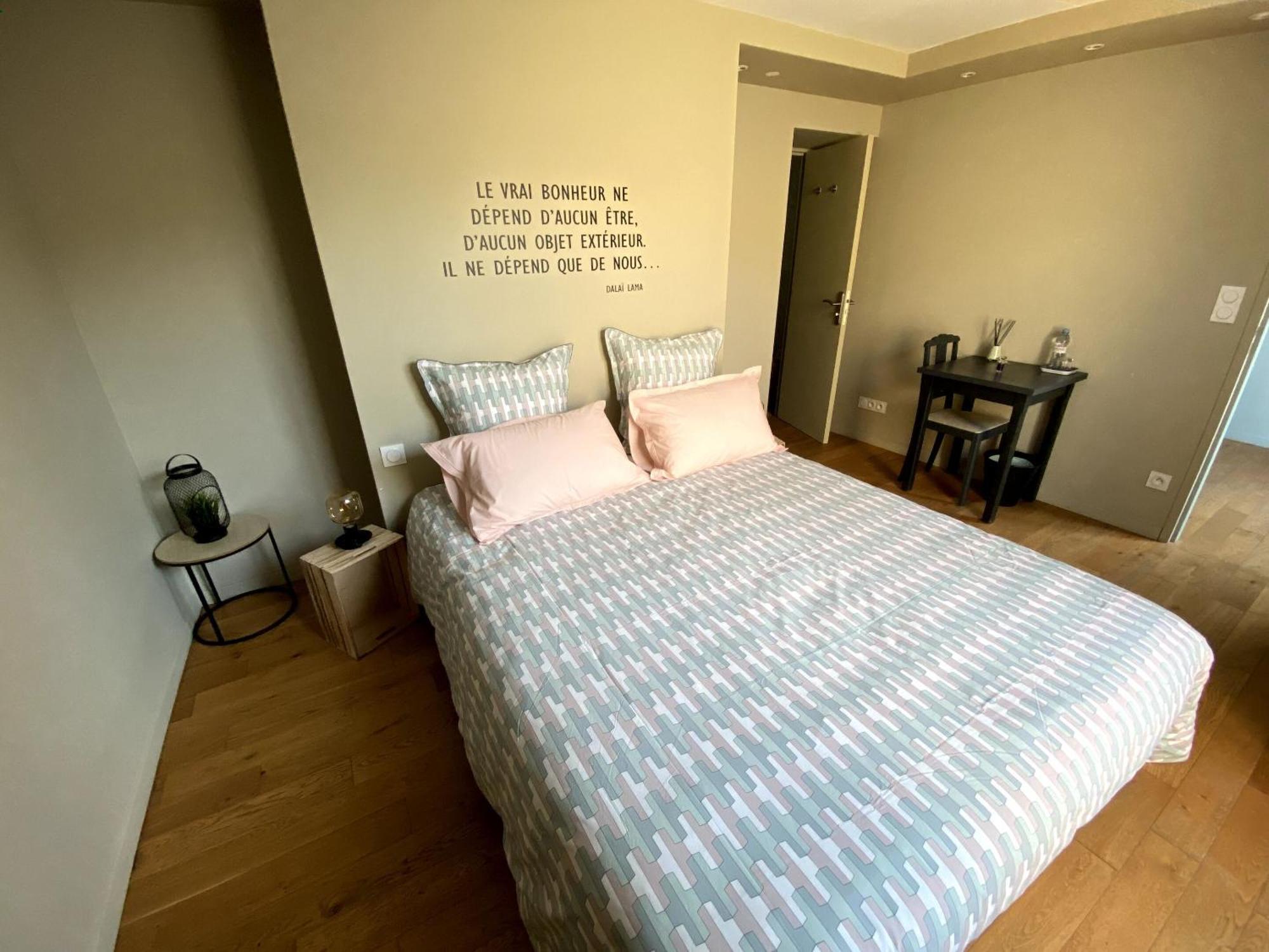 Au 10 Bed&Breakfast Luisant Zimmer foto